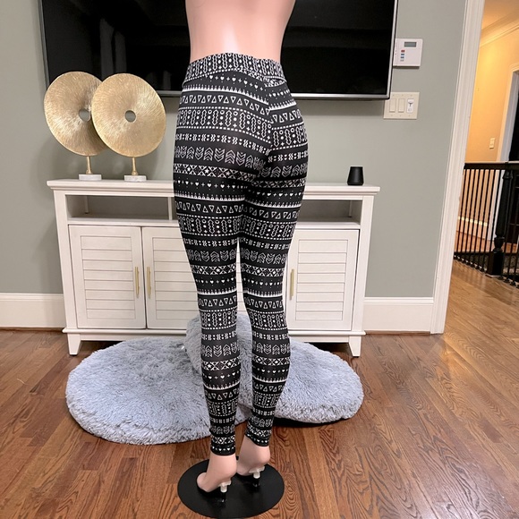 “Motown” H&M Stretch Leggings. Size S. Great Stretch & Fit! - Picture 4 of 7